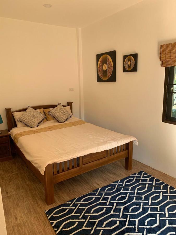 Sunray Guesthouse สุนันท์บ้านพักริมคลอง Uthai Thani Exteriör bild